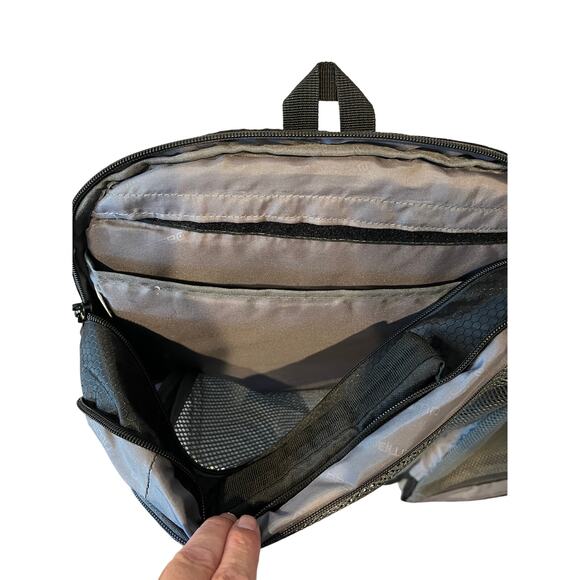 Basecamp Clamshell Hiking Backpack - Picture 5 of 8